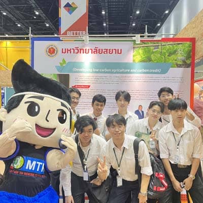 นักศึกษาคณะบริหารธุรกิจ เยี่ยมชมงาน